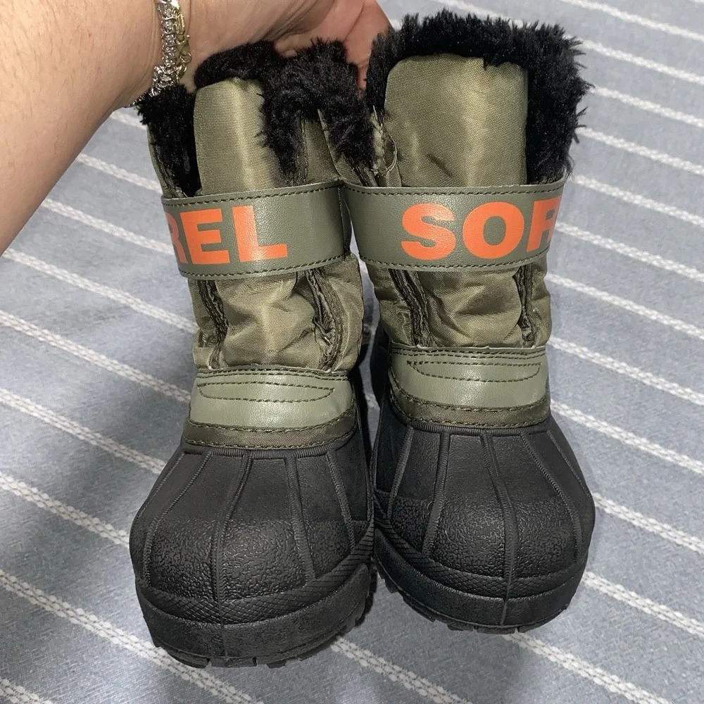 Sorel Kids 11 Green Duck Insulated Faux Fur Boots‎